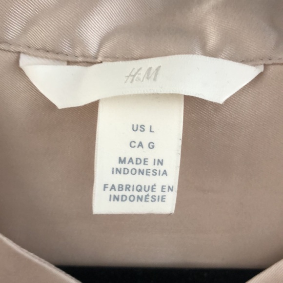🆕H&M Blouse - Picture 2 of 7